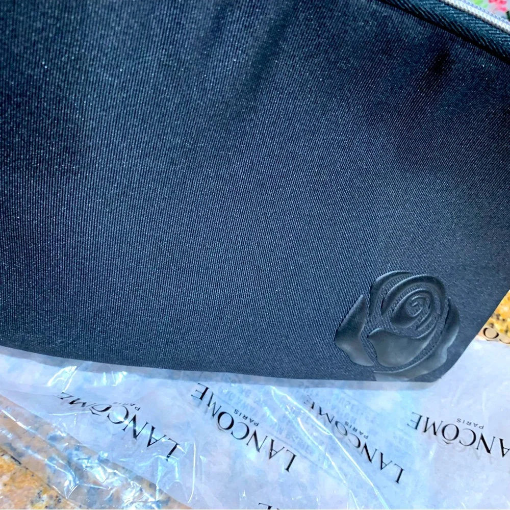 Brand new medium size authentic Lancôme cosmetic bad, great for travel.